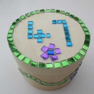 MozaKids  'doosje' met stickertjes € 5, anders € 8